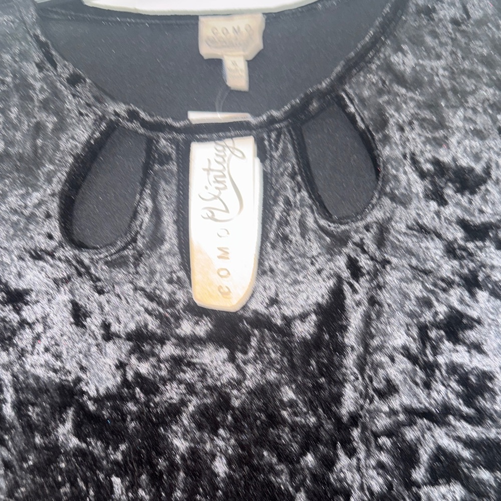 Como Vintage Black Crushed Velvet Long-Sleeve Keyhole Top - Picture 4 of 9